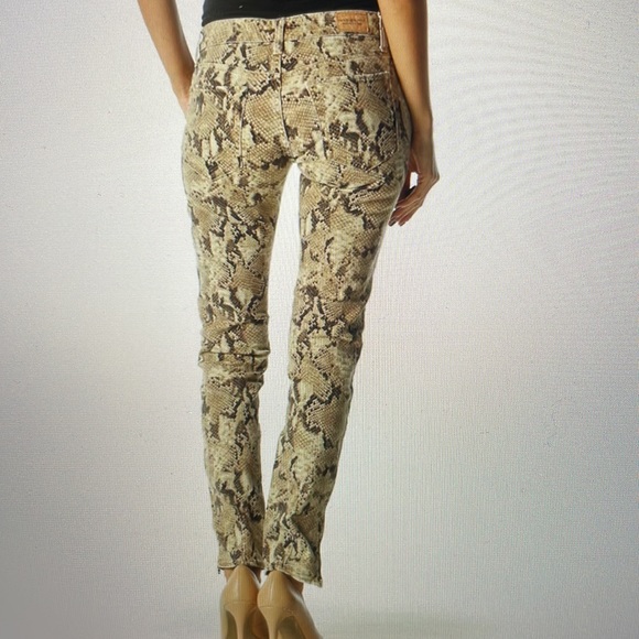 Ralph Lauren Denim jeans snake skin pattern 29” waist. Zippers at ankles - Picture 2 of 10